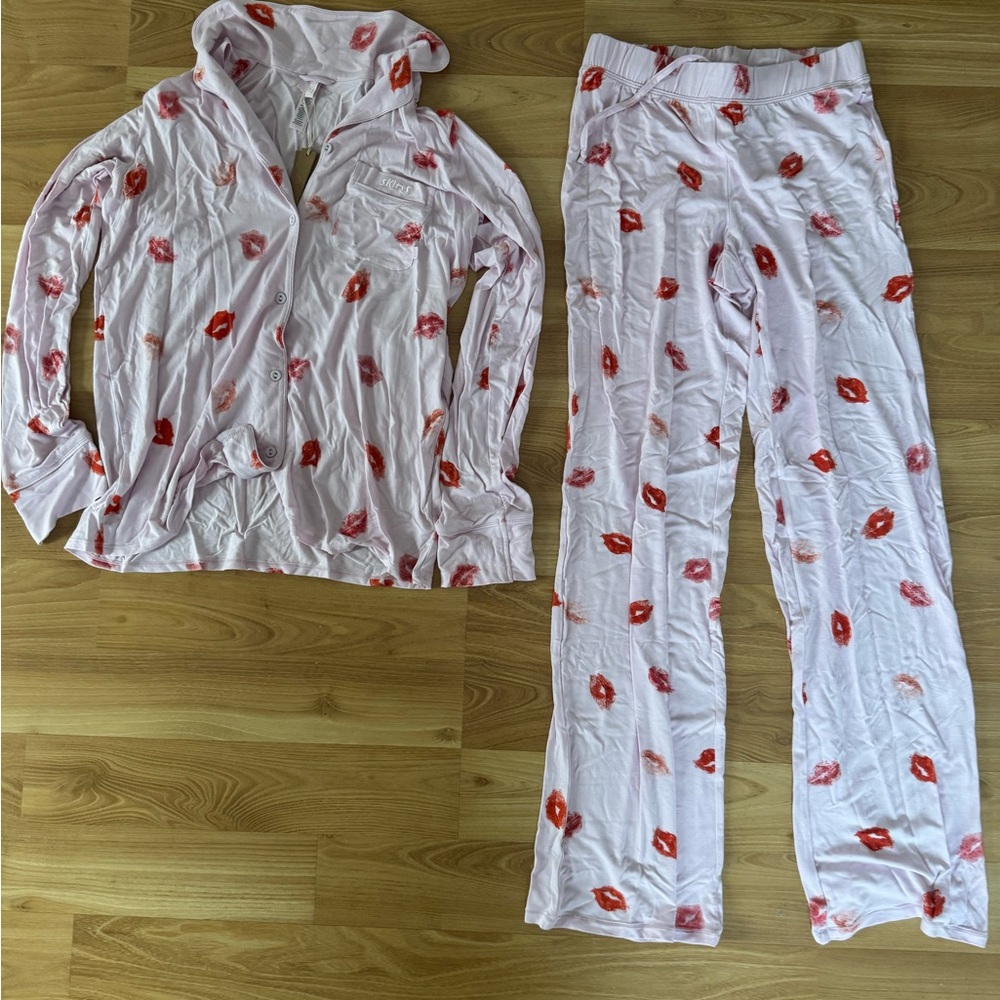 SKIMS Valentines Day 2024 Lip Print Pajama Set size XS - Picture 7 of 12